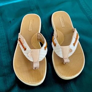 Sperry flip flops